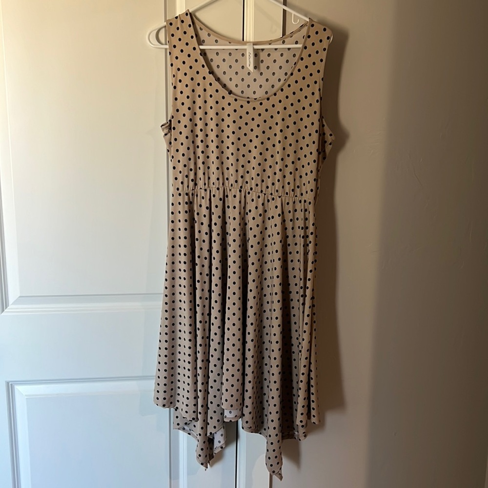 Sleeveless polka dot dress